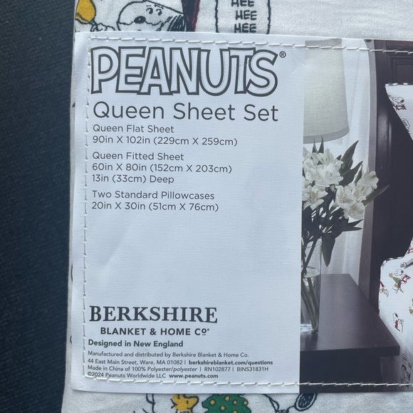 NWT Berkshire Christmas Peanuts Snoopy Queen Sheet Set 4PC - Picture 5 of 5